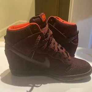Nike Wedge Sky Hi Essential Suede
